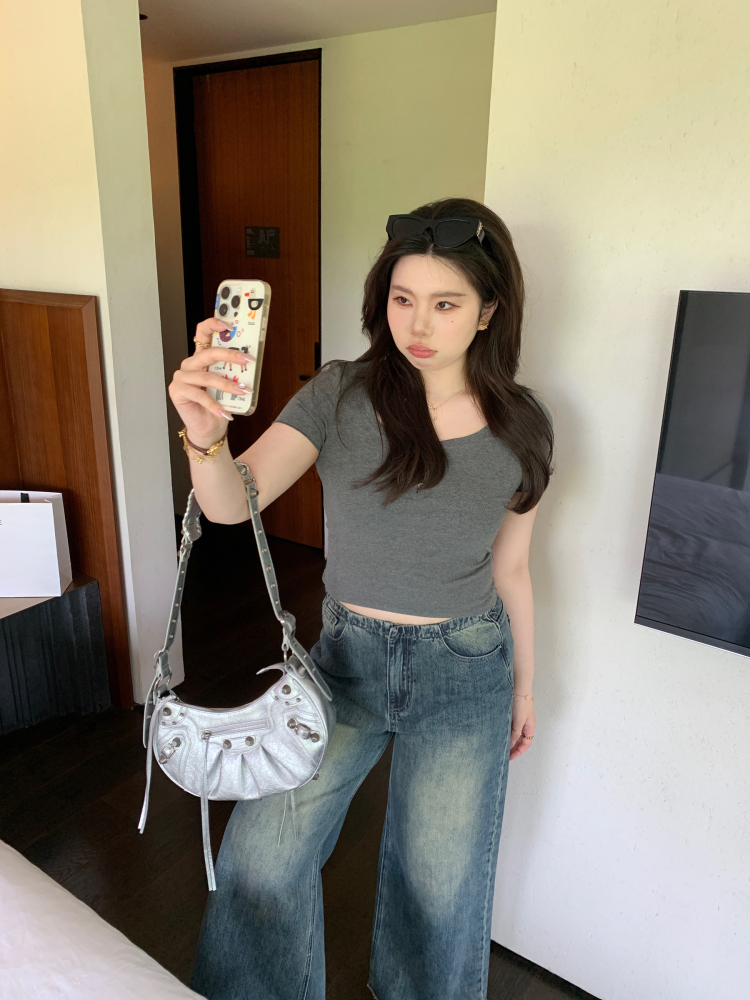 Plus Size Slim Fit Short Sleeve Crop Top for Cute Girls - Trendy and Comfortable Summer Style Plus Size Slim Fit Short Sleeve Crop Top for Cute Girls - Trendy and Comfortable Summer Style