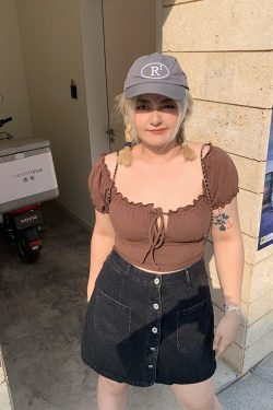 Plus Size Slimming Denim Mini Skirt with Front Button Detail - Versatile Summer Style for Long Legs