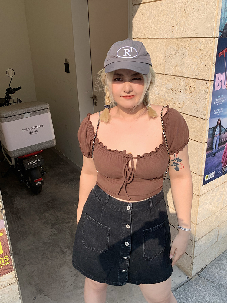 Plus Size Slimming Denim Mini Skirt with Front Button Detail - Versatile Summer Style for Long Legs Plus Size Slimming Denim Mini Skirt with Front Button Detail - Versatile Summer Style for Long Legs