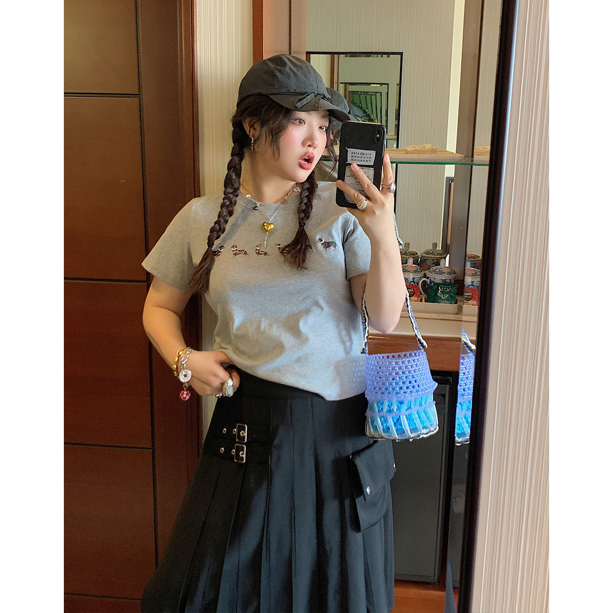 Plus Size Slimming Pearl Short Sleeve T-Shirt for Women - Summer 2025 Round Neck Top with Straight Shoulders, Y2K Style Plus Size Slimming Pearl Short Sleeve T-Shirt for Women - Summer 2025 Round Neck Top with Straight Shoulders, Y2K Style