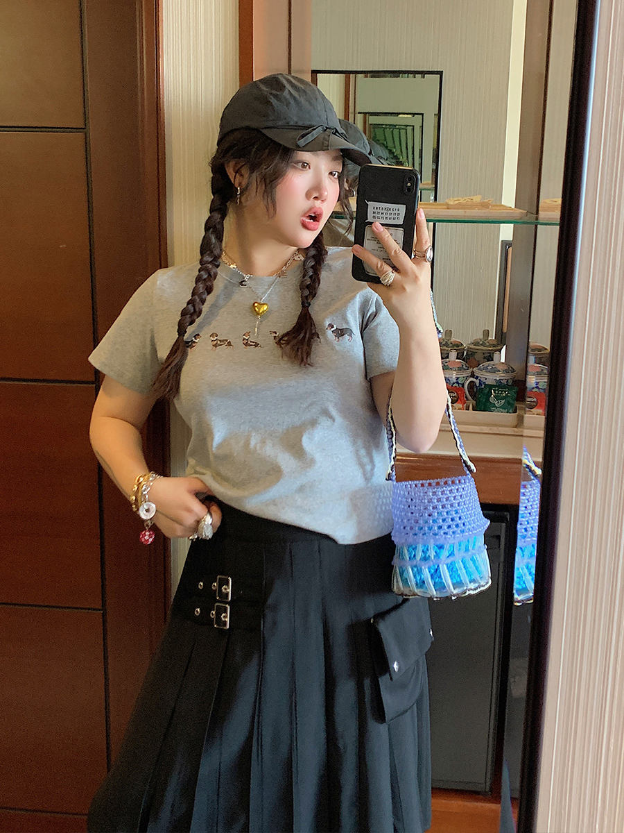 Plus Size Slimming Pearl Short Sleeve T-Shirt for Women - Summer 2025 Round Neck Top with Straight Shoulders, Y2K Style Plus Size Slimming Pearl Short Sleeve T-Shirt for Women - Summer 2025 Round Neck Top with Straight Shoulders, Y2K Style