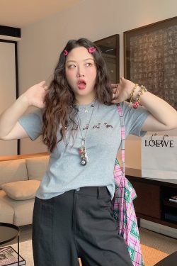 Plus Size Slimming Pearl Short Sleeve T-Shirt for Women - Summer 2025 Round Neck Top with Straight Shoulders, Y2K Style