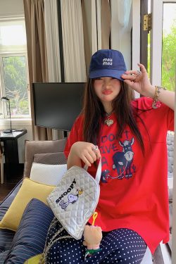 Plus Size Slimming Red Printed Short Sleeve T-Shirt for Women - Summer 2025 Gold Big Support Design