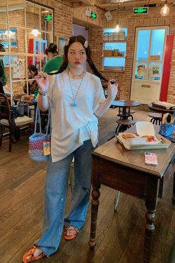 Plus Size Slit Diamond T-Shirt for Women - Short Sleeve White Top, 2025 Spring/Summer Fashion for Curvy Figures, Trendy Style