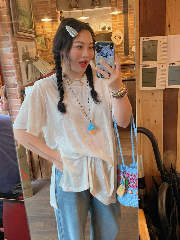 Plus Size Slit Diamond T-Shirt for Women - Short Sleeve White Top, 2025 Spring/Summer Fashion for Curvy Figures, Trendy Style Plus Size Slit Diamond T-Shirt for Women - Short Sleeve White Top, 2025 Spring/Summer Fashion for Curvy Figures, Trendy Style