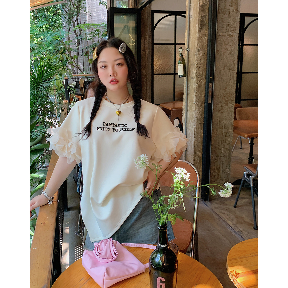 Plus Size Split Short Sleeve T-Shirt for Women - Trendy White Summer Top, Fashionable Niche Design for 2025 Plus Size Split Short Sleeve T-Shirt for Women - Trendy White Summer Top, Fashionable Niche Design for 2025