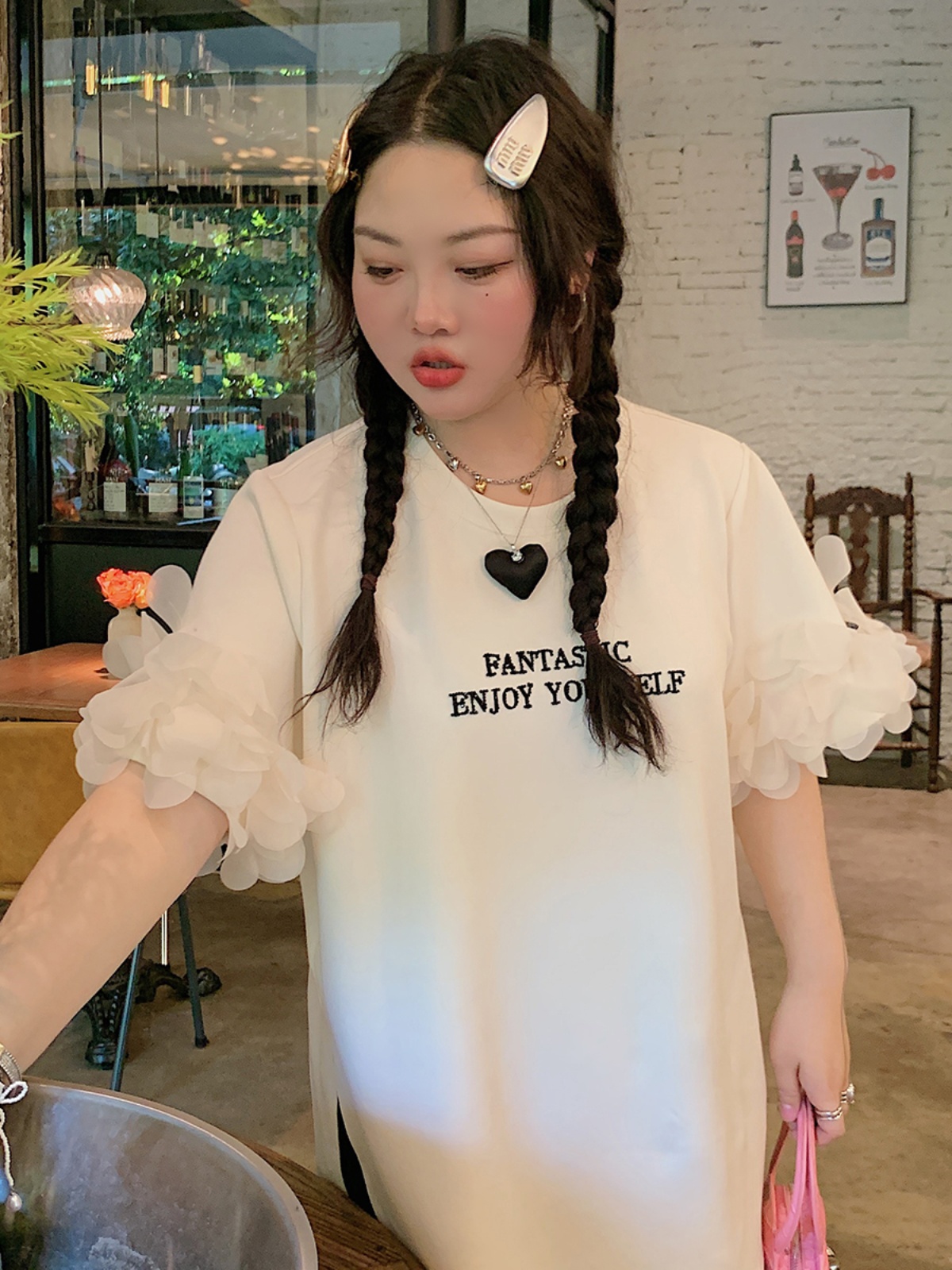 Plus Size Split Short Sleeve T-Shirt for Women - Trendy White Summer Top, Fashionable Niche Design for 2025 Plus Size Split Short Sleeve T-Shirt for Women - Trendy White Summer Top, Fashionable Niche Design for 2025