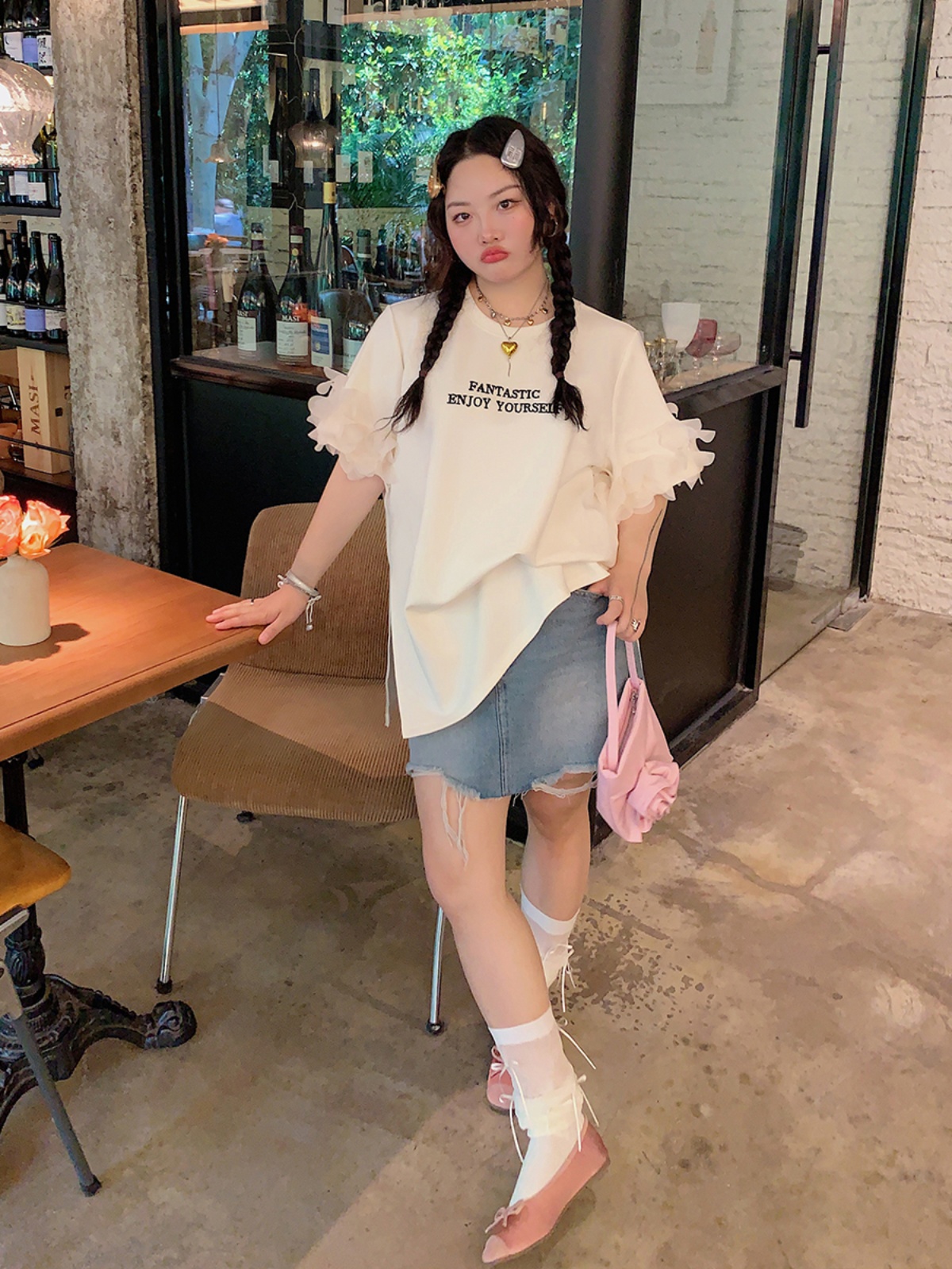 Plus Size Split Short Sleeve T-Shirt for Women - Trendy White Summer Top, Fashionable Niche Design for 2025 Plus Size Split Short Sleeve T-Shirt for Women - Trendy White Summer Top, Fashionable Niche Design for 2025