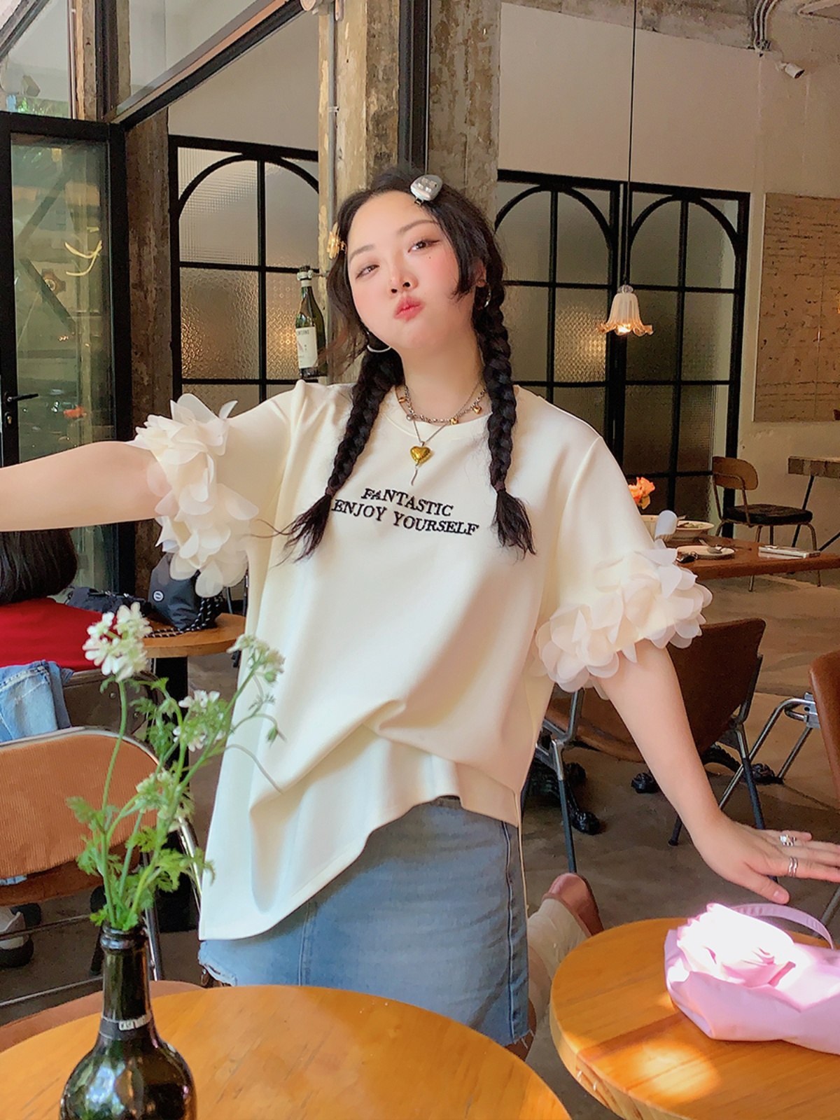 Plus Size Split Short Sleeve T-Shirt for Women - Trendy White Summer Top, Fashionable Niche Design for 2025 Plus Size Split Short Sleeve T-Shirt for Women - Trendy White Summer Top, Fashionable Niche Design for 2025