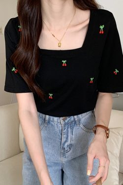 Plus-Size Square Neck Short Sleeve T-Shirt for Women - Slim Fit Summer Top, Flattering Korean Style, Youthful Design, Belly Coverage