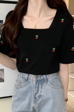 Plus-Size Square Neck Short Sleeve T-Shirt for Women - Slim Fit Summer Top, Flattering Korean Style, Youthful Design, Belly Coverage