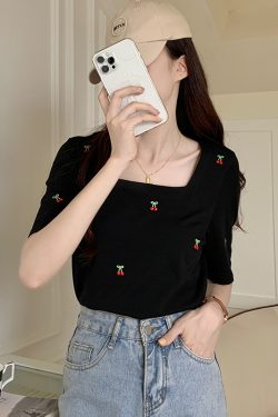 Plus-Size Square Neck Short Sleeve T-Shirt for Women - Slim Fit Summer Top, Flattering Korean Style, Youthful Design, Belly Coverage