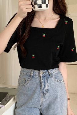 Plus-Size Square Neck Short Sleeve T-Shirt for Women - Slim Fit Summer Top, Flattering Korean Style, Youthful Design, Belly Coverage