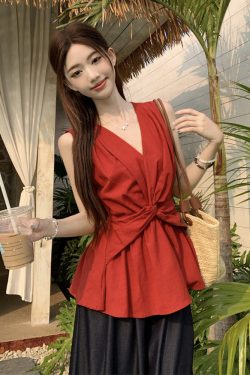 Plus Size Twisted V-Neck Tank Top for Women, Summer French Style, Slimming Sleeveless Design for Curvy Figures, Ideal for Casual Wear