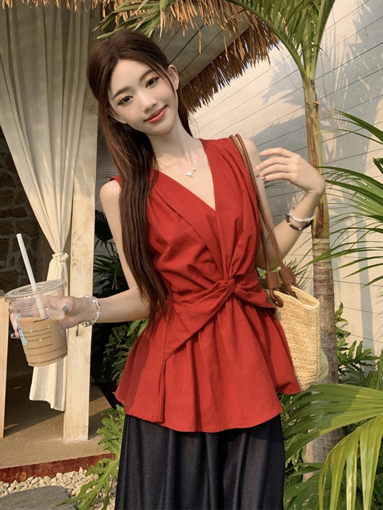 Plus Size Twisted V-Neck Tank Top for Women, Summer French Style, Slimming Sleeveless Design for Curvy Figures, Ideal for Casual Wear Plus Size Twisted V-Neck Tank Top for Women, Summer French Style, Slimming Sleeveless Design for Curvy Figures, Ideal for Casual Wear