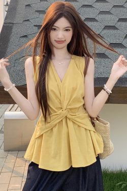 Plus Size Twisted V-Neck Tank Top for Women, Summer French Style, Slimming Sleeveless Design for Curvy Figures, Ideal for Casual Wear