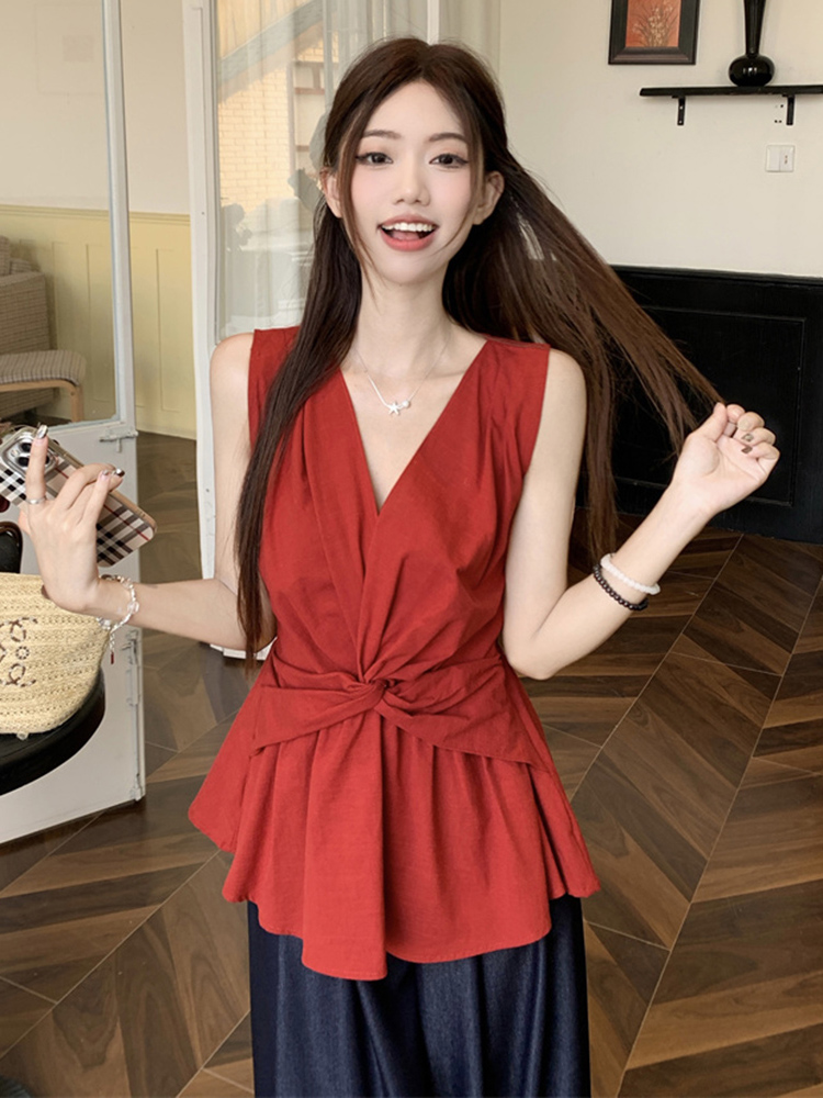 Plus Size Twisted V-Neck Tank Top for Women, Summer French Style, Slimming Sleeveless Design for Curvy Figures, Ideal for Casual Wear Plus Size Twisted V-Neck Tank Top for Women, Summer French Style, Slimming Sleeveless Design for Curvy Figures, Ideal for Casual Wear