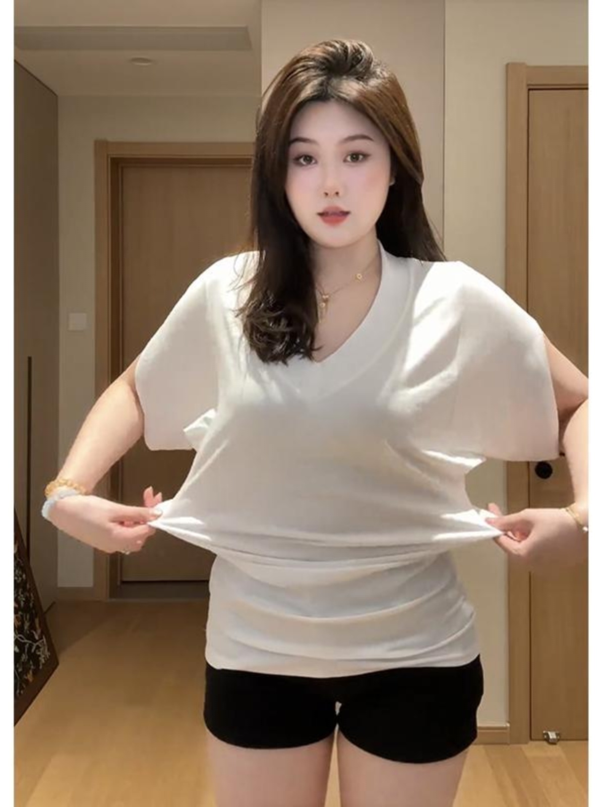 Plus-Size V-Neck Short Sleeve T-Shirt for Women, Flattering Batwing Sleeve Top, Unique Summer Style, Chic and Comfortable Plus-Size V-Neck Short Sleeve T-Shirt for Women, Flattering Batwing Sleeve Top, Unique Summer Style, Chic and Comfortable