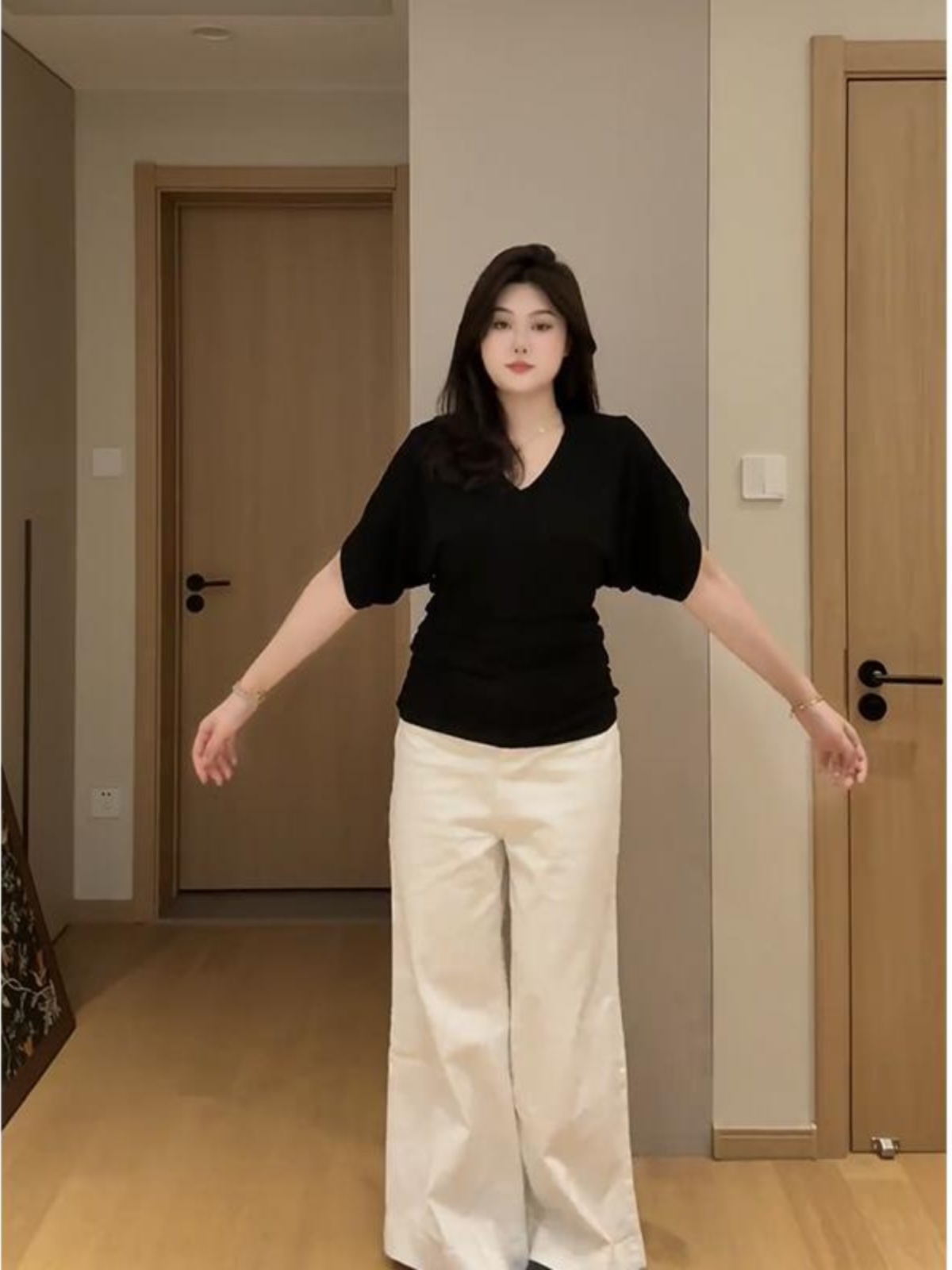 Plus-Size V-Neck Short Sleeve T-Shirt for Women, Flattering Batwing Sleeve Top, Unique Summer Style, Chic and Comfortable Plus-Size V-Neck Short Sleeve T-Shirt for Women, Flattering Batwing Sleeve Top, Unique Summer Style, Chic and Comfortable