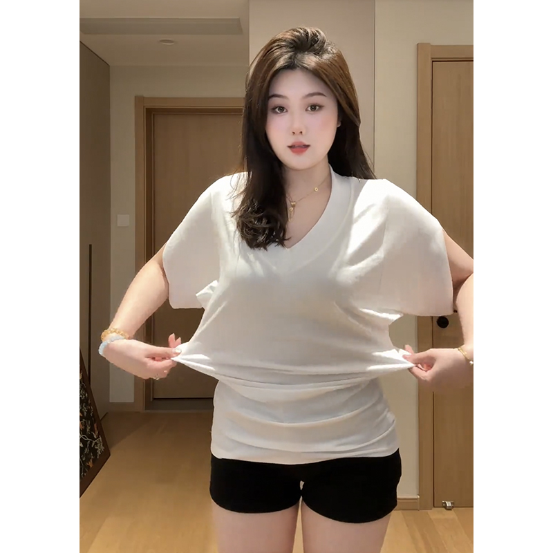 Plus-Size V-Neck Short Sleeve T-Shirt for Women, Flattering Batwing Sleeve Top, Unique Summer Style, Chic and Comfortable Plus-Size V-Neck Short Sleeve T-Shirt for Women, Flattering Batwing Sleeve Top, Unique Summer Style, Chic and Comfortable