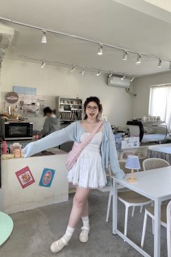 Plus-Size White Ballet-Style Cake Skirt with Sweetheart Doll Design, Flattering Puffy Cut for a Chic Look