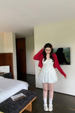 Plus Size White Floral Bud Puffy Half Skirt - Slimming Cloud Alice Style Short Skirt for a Chic 90s Y2K Look