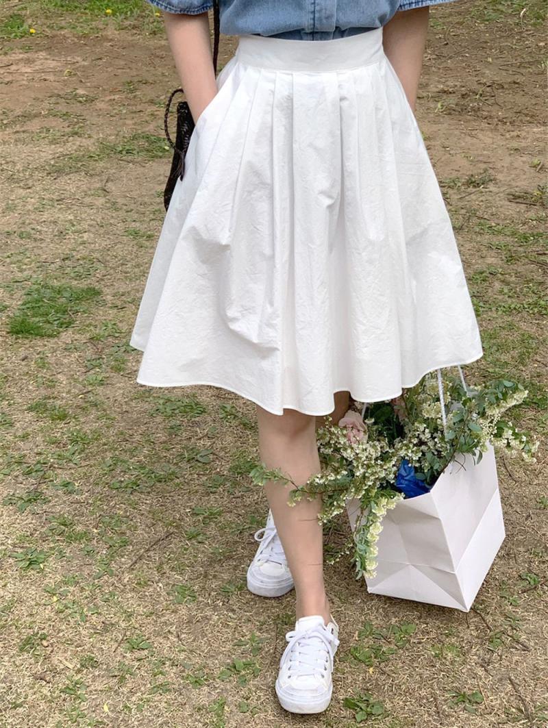 Plus-Size White High-Waisted A-Line Half Skirt for Pear-Shaped Women, Summer Mid-Length Style for Curvy Figures and Thick Thighs Plus-Size White High-Waisted A-Line Half Skirt for Pear-Shaped Women, Summer Mid-Length Style for Curvy Figures and Thick Thighs