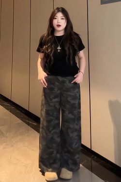 Plus-Size Women's American Retro Camouflage Flared Denim Pants – Summer Wide-Leg Workwear Trousers for a Flattering Fit