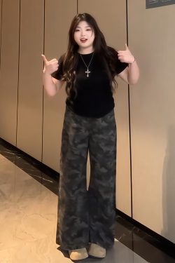 Plus-Size Women's American Retro Camouflage Flared Denim Pants – Summer Wide-Leg Workwear Trousers for a Flattering Fit