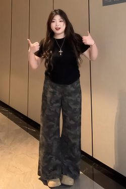 Plus-Size Women's American Retro Camouflage Flared Denim Pants – Summer Wide-Leg Workwear Trousers for a Flattering Fit