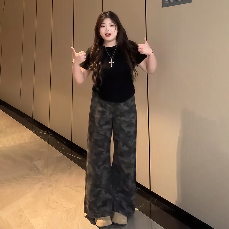 Plus-Size Women's American Retro Camouflage Flared Denim Pants – Summer Wide-Leg Workwear Trousers for a Flattering Fit Plus-Size Women's American Retro Camouflage Flared Denim Pants – Summer Wide-Leg Workwear Trousers for a Flattering Fit