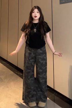 Plus-Size Women's American Retro Camouflage Flared Denim Pants – Summer Wide-Leg Workwear Trousers for a Flattering Fit