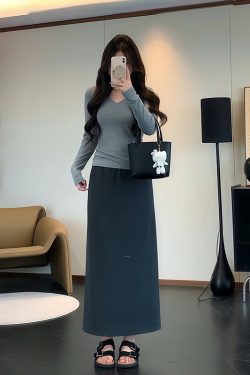 Plus-Size Women's Black High-Waisted Summer Skirt - Flattering Draped Long Design with Slit for Curvy Figures