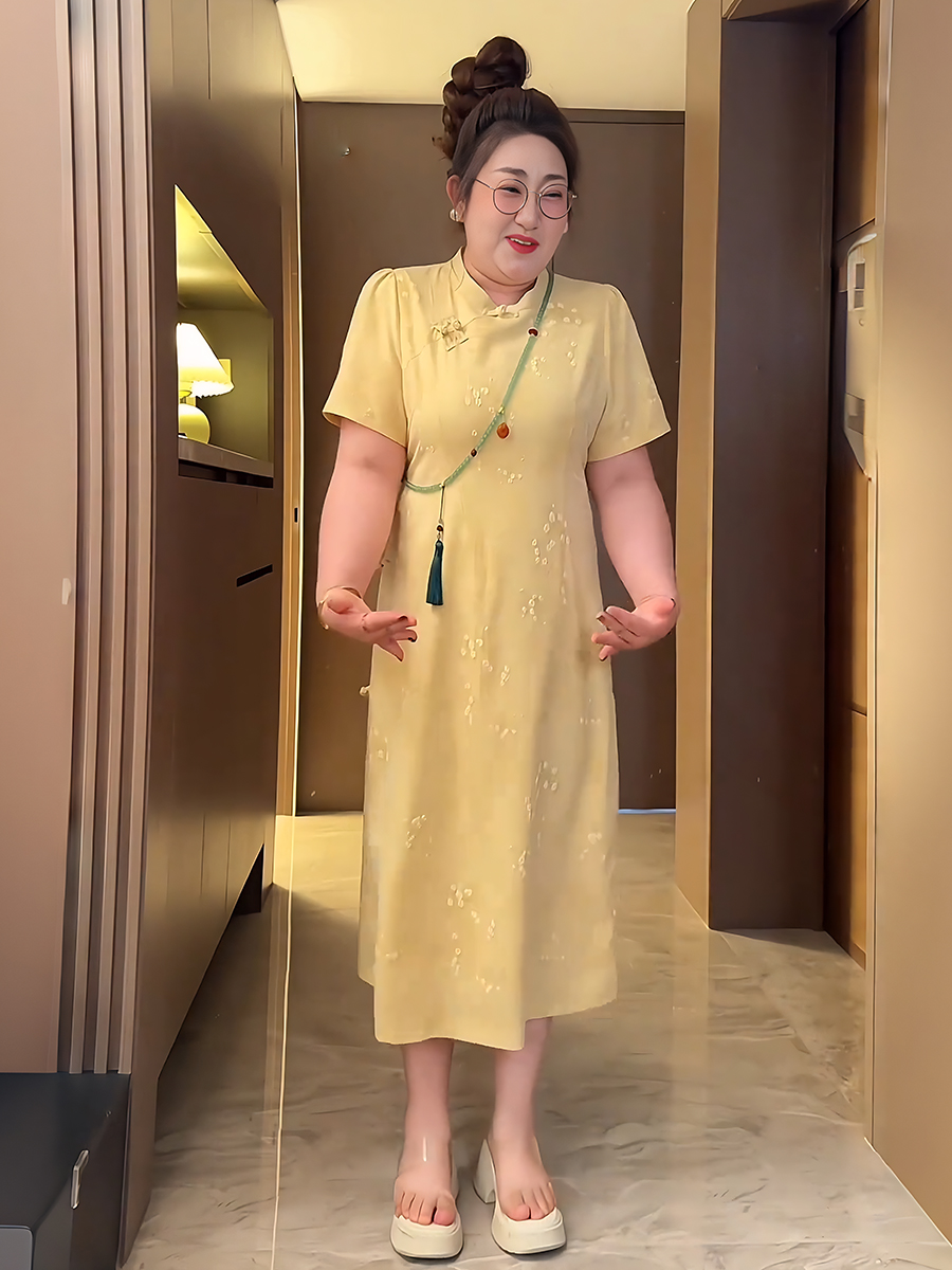 Plus-Size Women's Chinese Style Qipao Dress, Dark Pattern Tulle, Summer Button Design, Elegant National Wind Temperament Plus-Size Women's Chinese Style Qipao Dress, Dark Pattern Tulle, Summer Button Design, Elegant National Wind Temperament