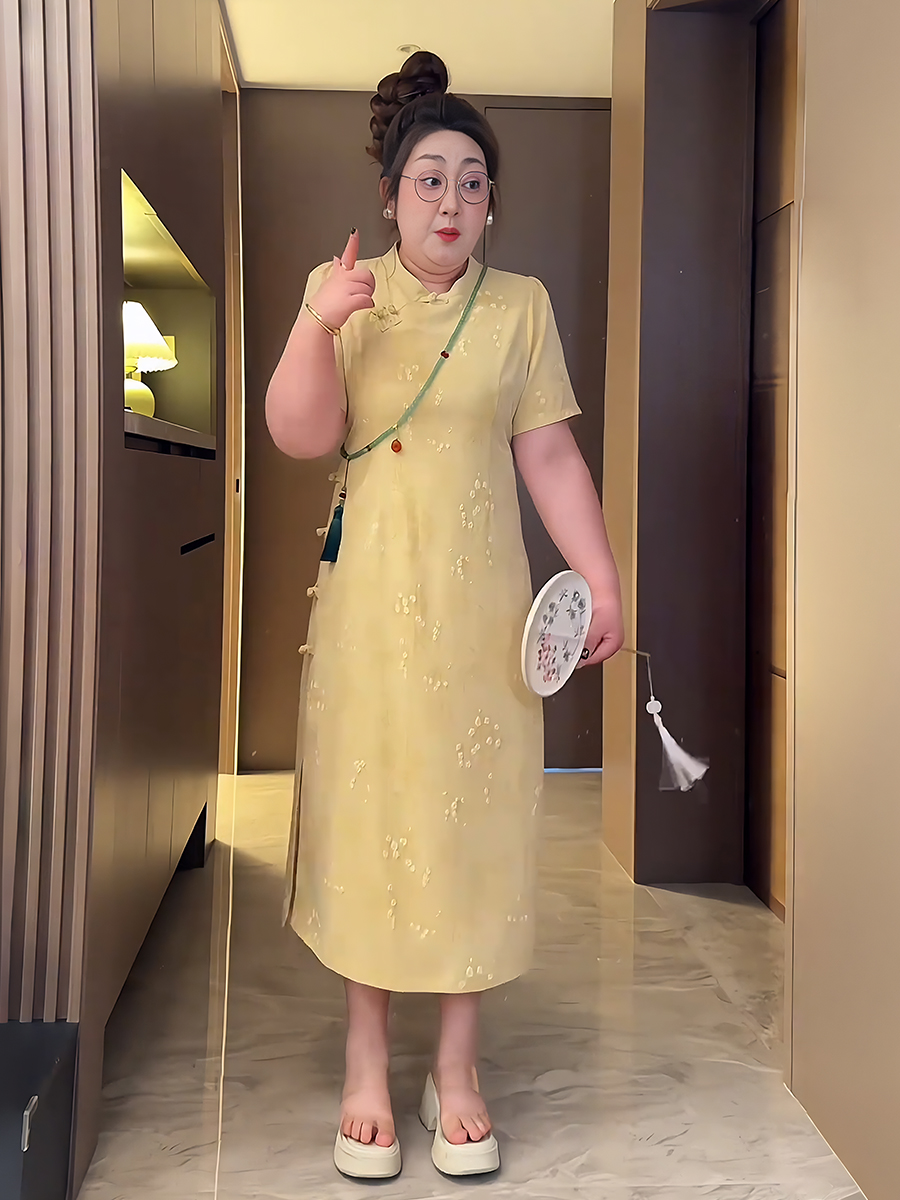 Plus-Size Women's Chinese Style Qipao Dress, Dark Pattern Tulle, Summer Button Design, Elegant National Wind Temperament Plus-Size Women's Chinese Style Qipao Dress, Dark Pattern Tulle, Summer Button Design, Elegant National Wind Temperament