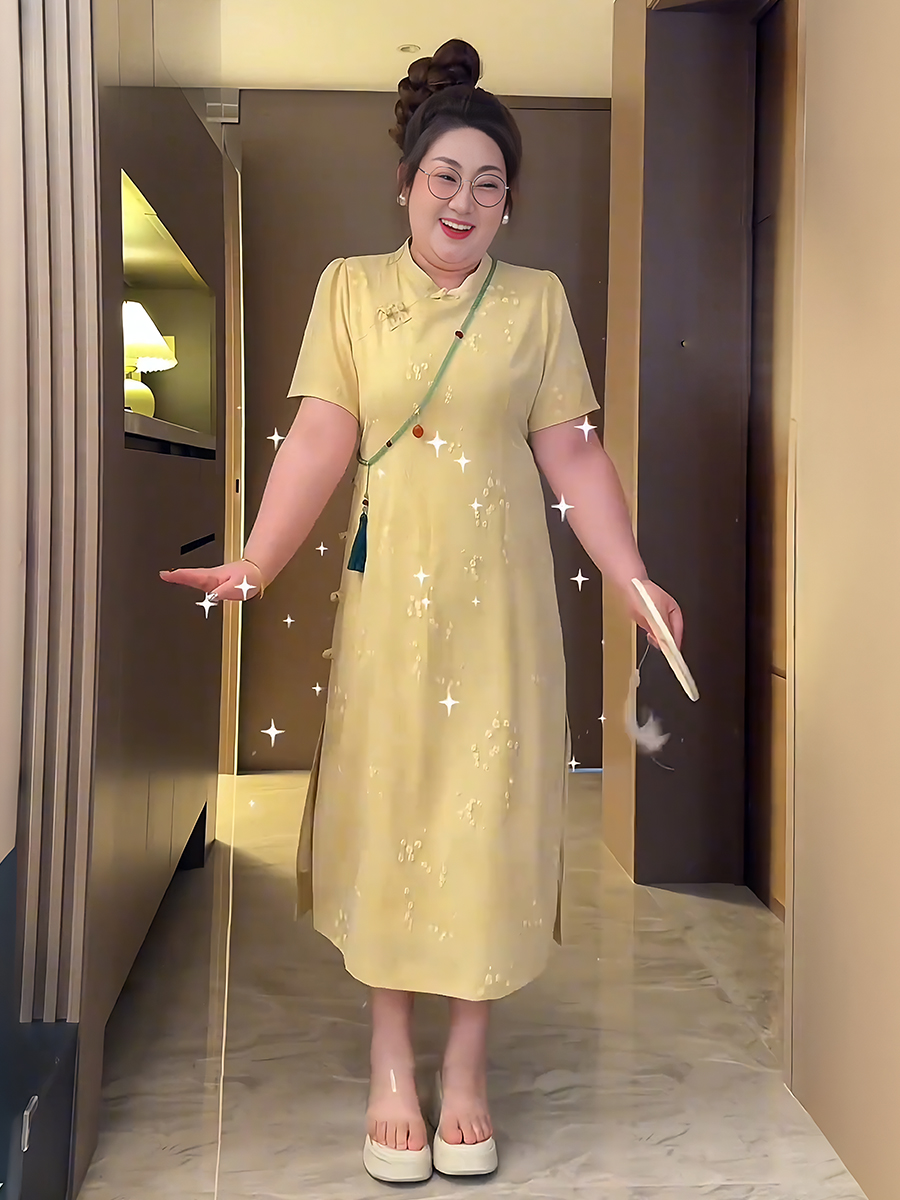 Plus-Size Women's Chinese Style Qipao Dress, Dark Pattern Tulle, Summer Button Design, Elegant National Wind Temperament Plus-Size Women's Chinese Style Qipao Dress, Dark Pattern Tulle, Summer Button Design, Elegant National Wind Temperament