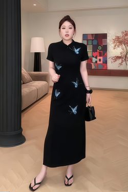 Plus-Size Women's Chinese Style Qipao Long Dress with Butterfly Embroidery, Elegant Split Design for Summer, National Wind Fashion