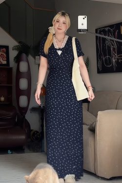 Plus-Size Women's Elegant French V-Neck Floral Dress with Lace Trim - Summer Long Dress for Curvy Style