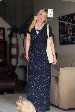 Plus-Size Women's Elegant French V-Neck Floral Dress with Lace Trim - Summer Long Dress for Curvy Style