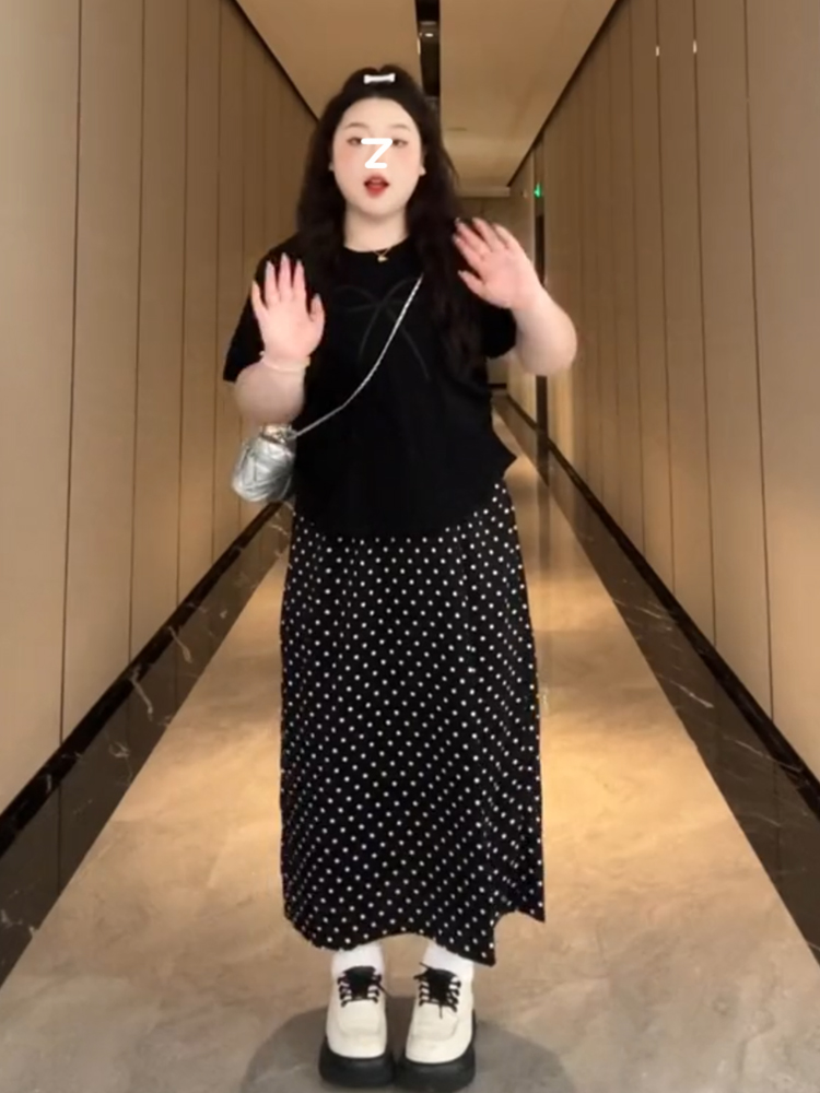 Plus-Size Women's French Bow Design Short Sleeve T-Shirt – Flattering Summer Top for Curvy Figures, Versatile Style Plus-Size Women's French Bow Design Short Sleeve T-Shirt – Flattering Summer Top for Curvy Figures, Versatile Style