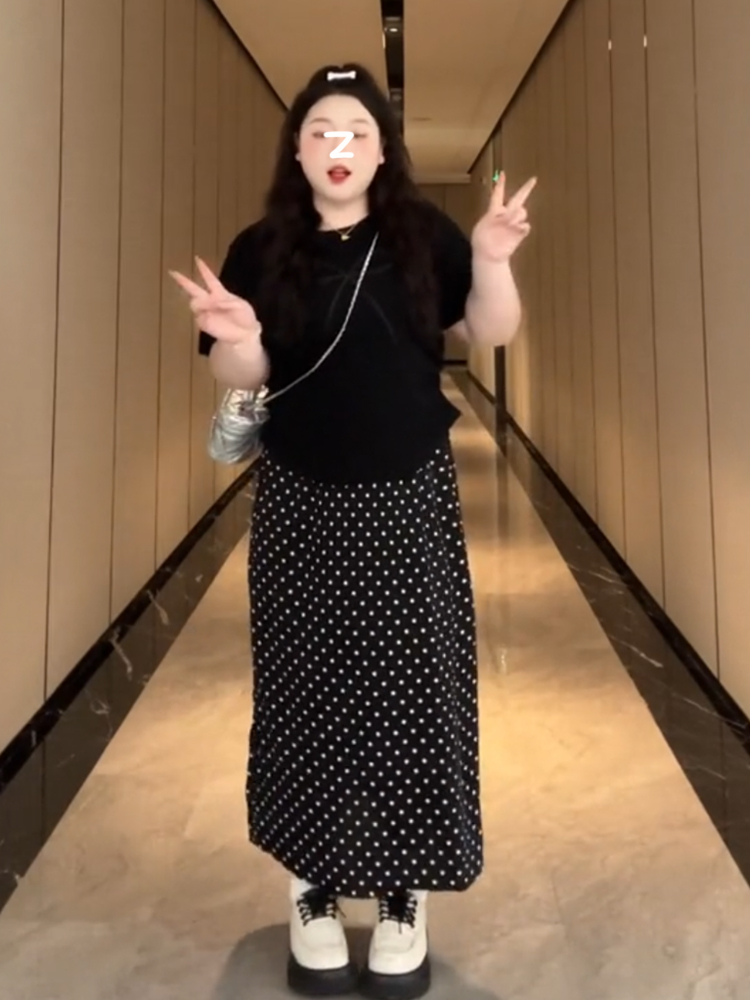 Plus-Size Women's French Bow Design Short Sleeve T-Shirt – Flattering Summer Top for Curvy Figures, Versatile Style Plus-Size Women's French Bow Design Short Sleeve T-Shirt – Flattering Summer Top for Curvy Figures, Versatile Style