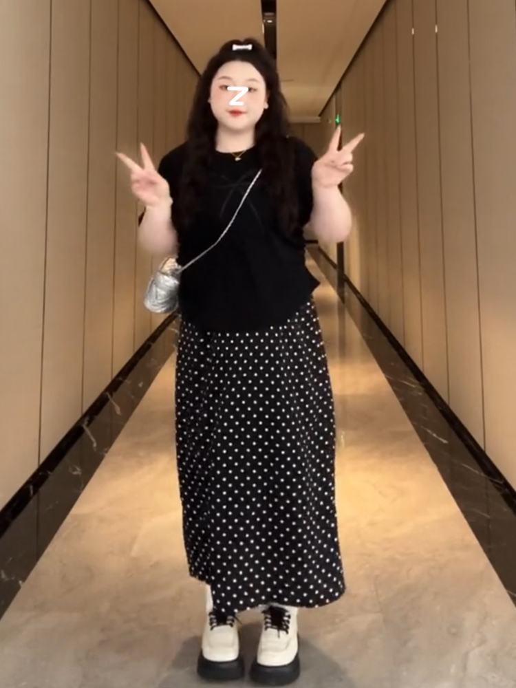 Plus-Size Women's French Bow Design Short Sleeve T-Shirt – Flattering Summer Top for Curvy Figures, Versatile Style Plus-Size Women's French Bow Design Short Sleeve T-Shirt – Flattering Summer Top for Curvy Figures, Versatile Style