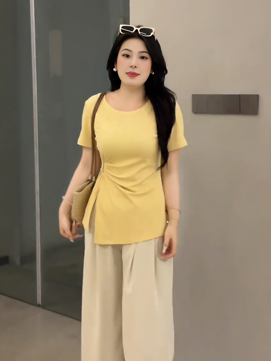 Plus-Size Women's French Design Summer Short-Sleeve T-Shirt, Unique Irregular Cut, Tummy-Covering Split Top for Curvy Styles Plus-Size Women's French Design Summer Short-Sleeve T-Shirt, Unique Irregular Cut, Tummy-Covering Split Top for Curvy Styles