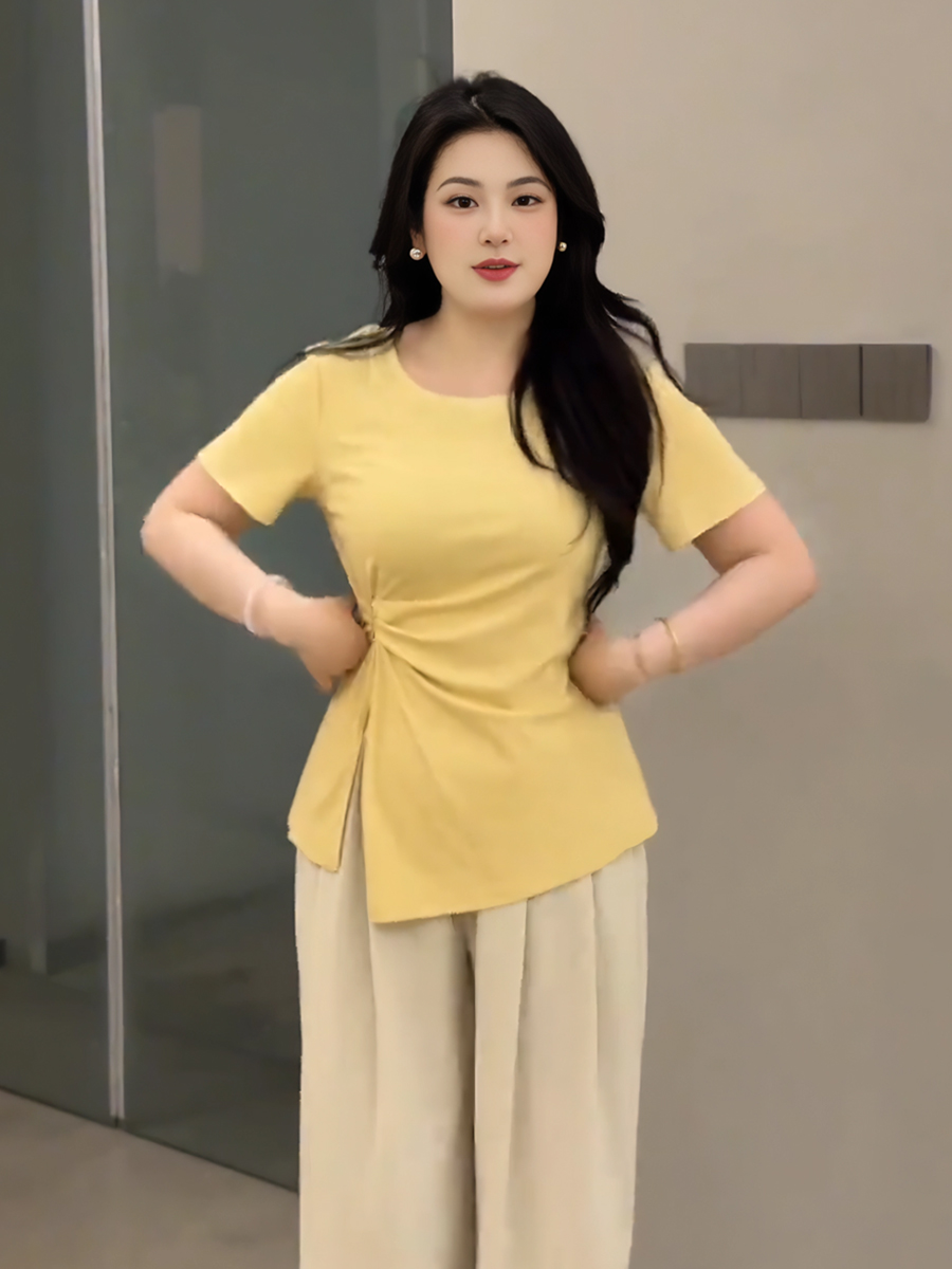 Plus-Size Women's French Design Summer Short-Sleeve T-Shirt, Unique Irregular Cut, Tummy-Covering Split Top for Curvy Styles Plus-Size Women's French Design Summer Short-Sleeve T-Shirt, Unique Irregular Cut, Tummy-Covering Split Top for Curvy Styles