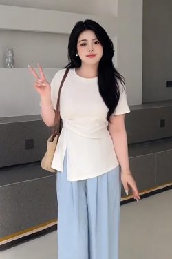 Plus-Size Women's French Design Summer Short-Sleeve T-Shirt, Unique Irregular Cut, Tummy-Covering Split Top for Curvy Styles