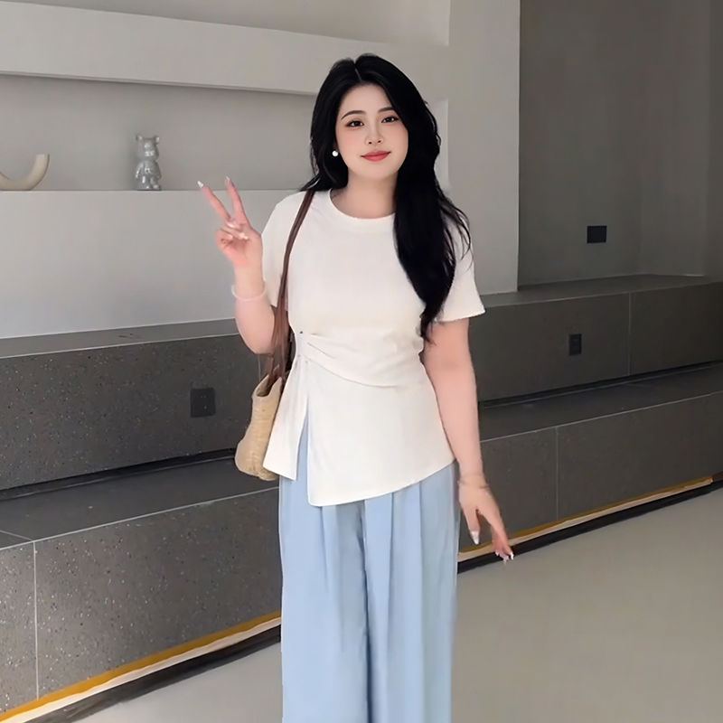 Plus-Size Women's French Design Summer Short-Sleeve T-Shirt, Unique Irregular Cut, Tummy-Covering Split Top for Curvy Styles Plus-Size Women's French Design Summer Short-Sleeve T-Shirt, Unique Irregular Cut, Tummy-Covering Split Top for Curvy Styles