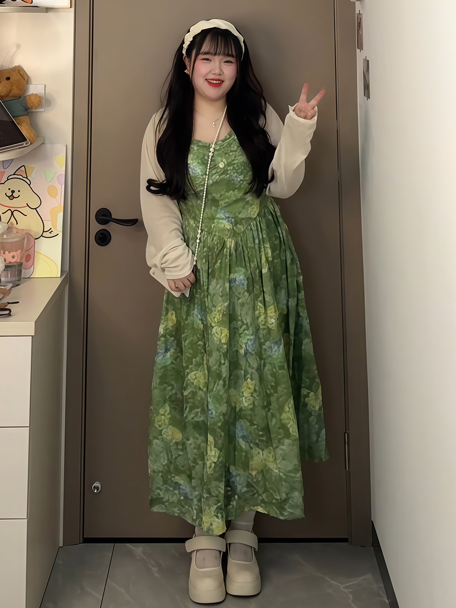 Plus-Size Women's French Floral Green Dress - Spring/Summer, Tummy-Covering, Slimming Design, Ideal for Pear-Shaped Figures, Adjustable Straps Plus-Size Women's French Floral Green Dress - Spring/Summer, Tummy-Covering, Slimming Design, Ideal for Pear-Shaped Figures, Adjustable Straps