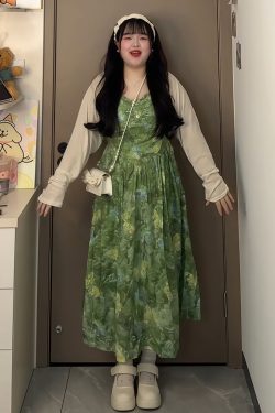 Plus-Size Women's French Floral Green Dress - Spring/Summer, Tummy-Covering, Slimming Design, Ideal for Pear-Shaped Figures, Adjustable Straps