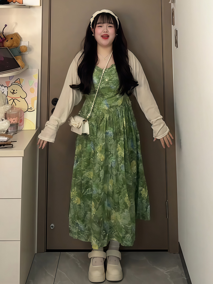 Plus-Size Women's French Floral Green Dress - Spring/Summer, Tummy-Covering, Slimming Design, Ideal for Pear-Shaped Figures, Adjustable Straps Plus-Size Women's French Floral Green Dress - Spring/Summer, Tummy-Covering, Slimming Design, Ideal for Pear-Shaped Figures, Adjustable Straps