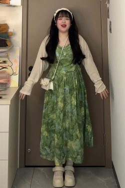 Plus-Size Women's French Floral Green Dress - Spring/Summer, Tummy-Covering, Slimming Design, Ideal for Pear-Shaped Figures, Adjustable Straps